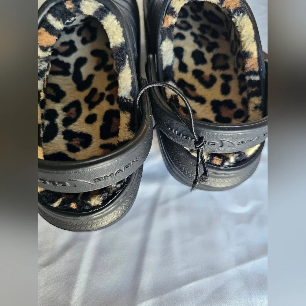 Rugged Shark Little Girl’s Lined Clogs - Black/Leopard (Size 12 Toddler/Little